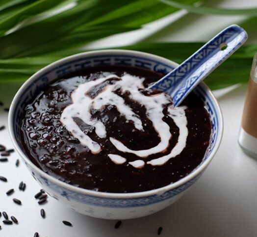 Bubur Pulut Hitam in Slow cooker Black Glutinous Rice Dessert Soup 黑糯米 e1714349652956